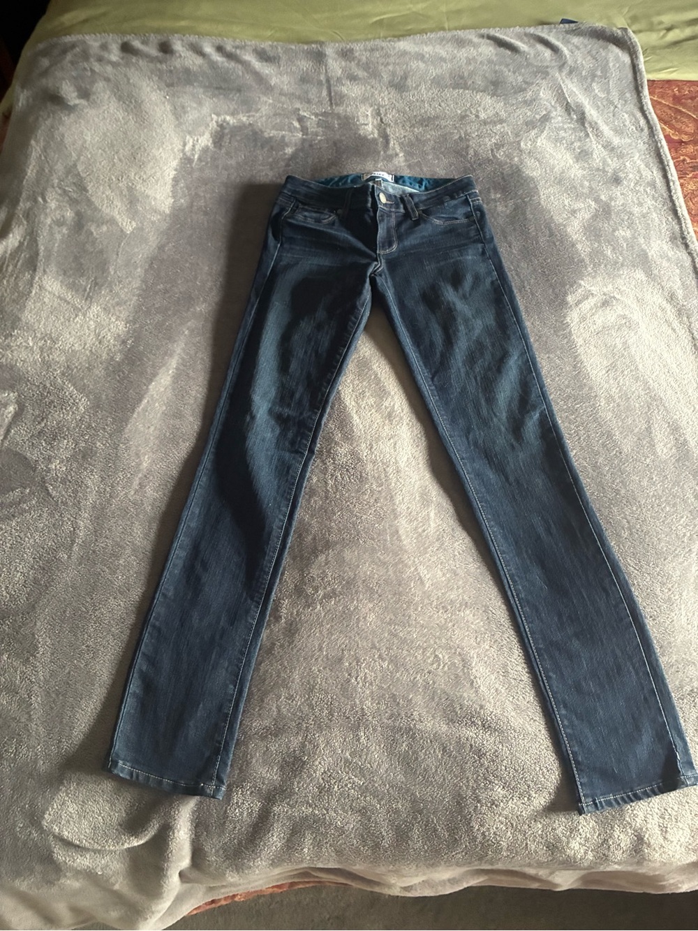 Women’s Skinny Jeans in Dark Blue Denim